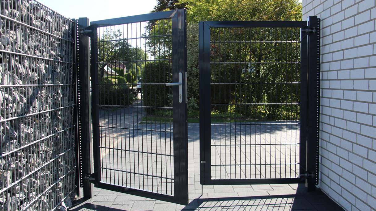planeo Universaltor schwer 2-flg. Symetrisch Anthrazit H 1800 x B 4000 inkl. Torpfosten