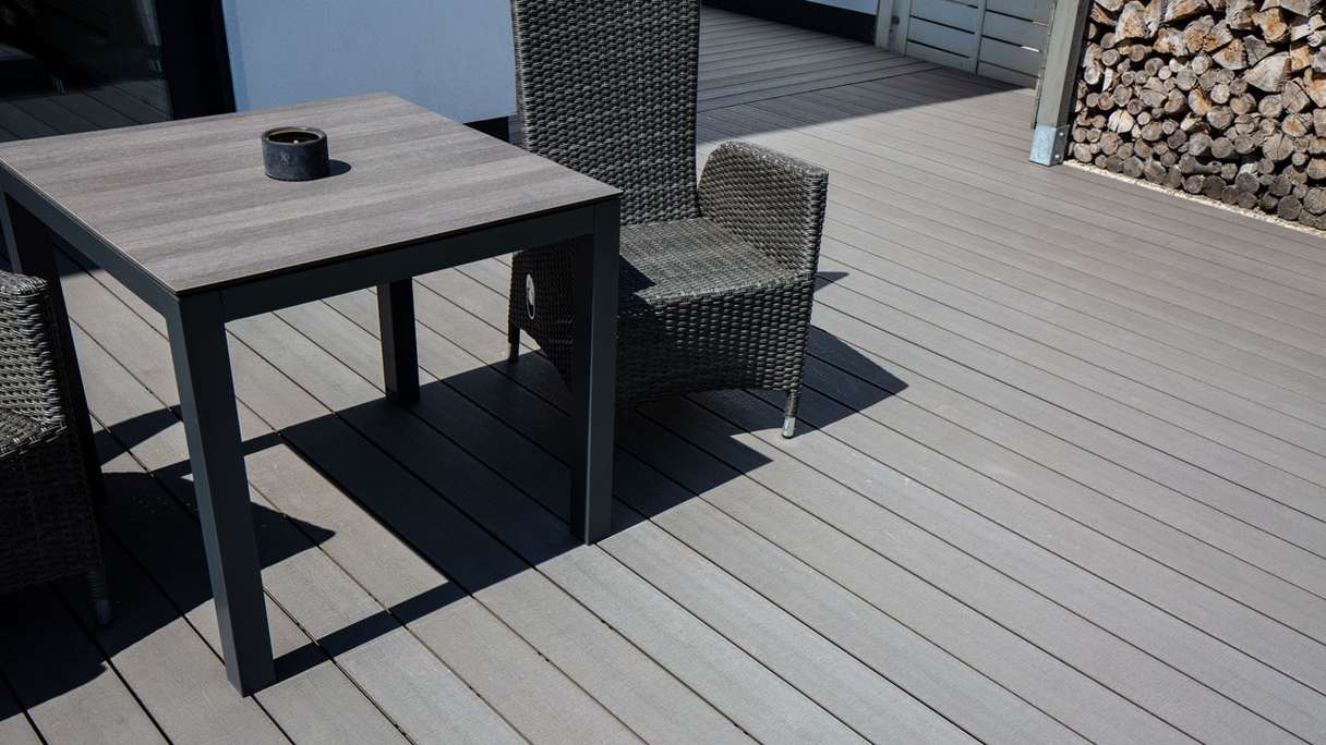 Komplett-Set TitanWood 3m Massivdiele Holzstruktur Hellgrau 42.3m² inkl. Alu-UK