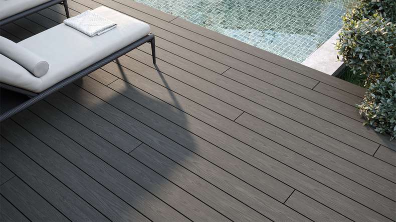 planeo CoEXWood WPC Terrassendiele Massiv ummantelt - Grau/Zement 4.8m strukturiert