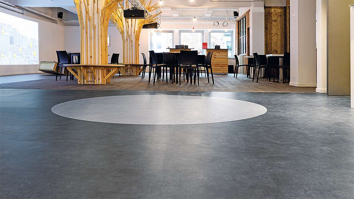 Forbo Allura Material 55 Klebevinyl - Charcoal Concrete (624518DR5_con)