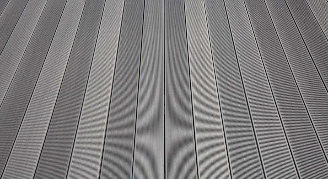 Komplett-Set TitanWood 3m Hohlkammerdiele Rillenstruktur Hellgrau 9.3m² inkl. Alu-UK