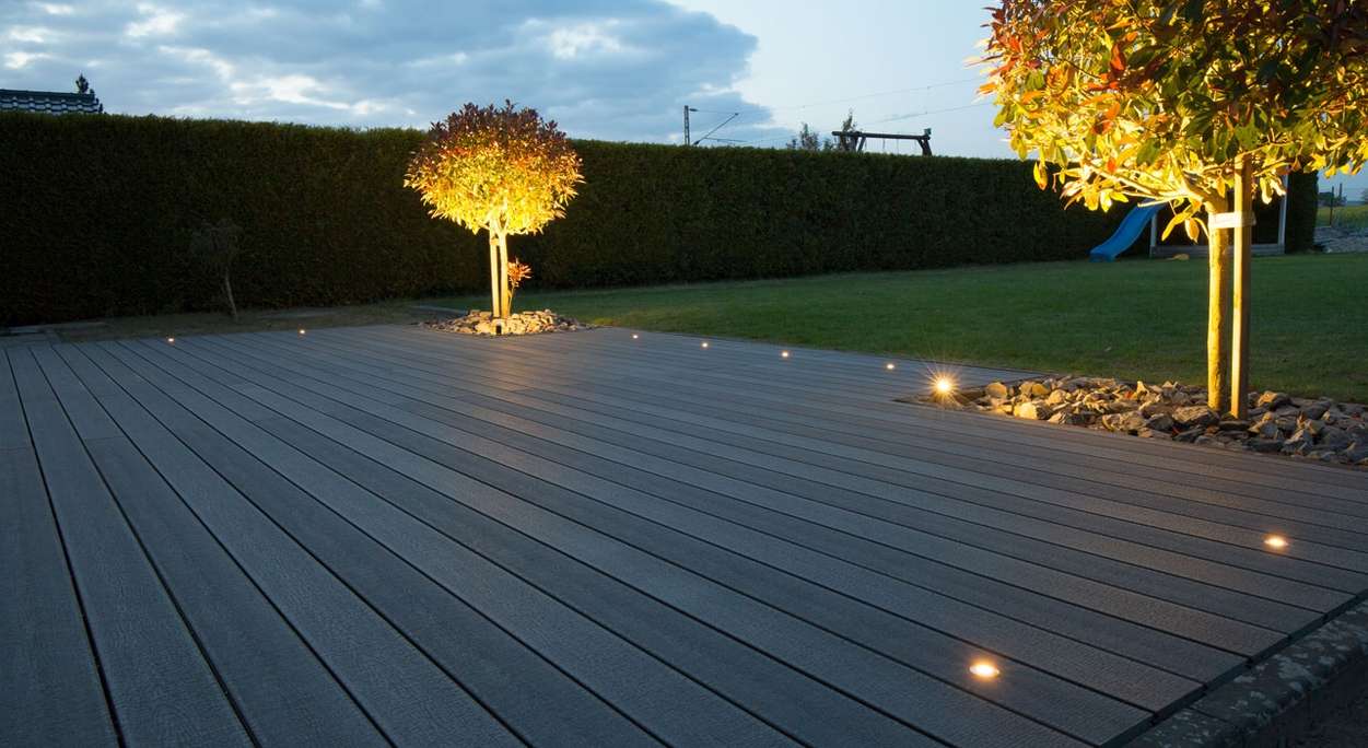 Komplett-Set TitanWood 3m Massivdiele Holzstruktur Hellgrau 42.3m² inkl. Alu-UK