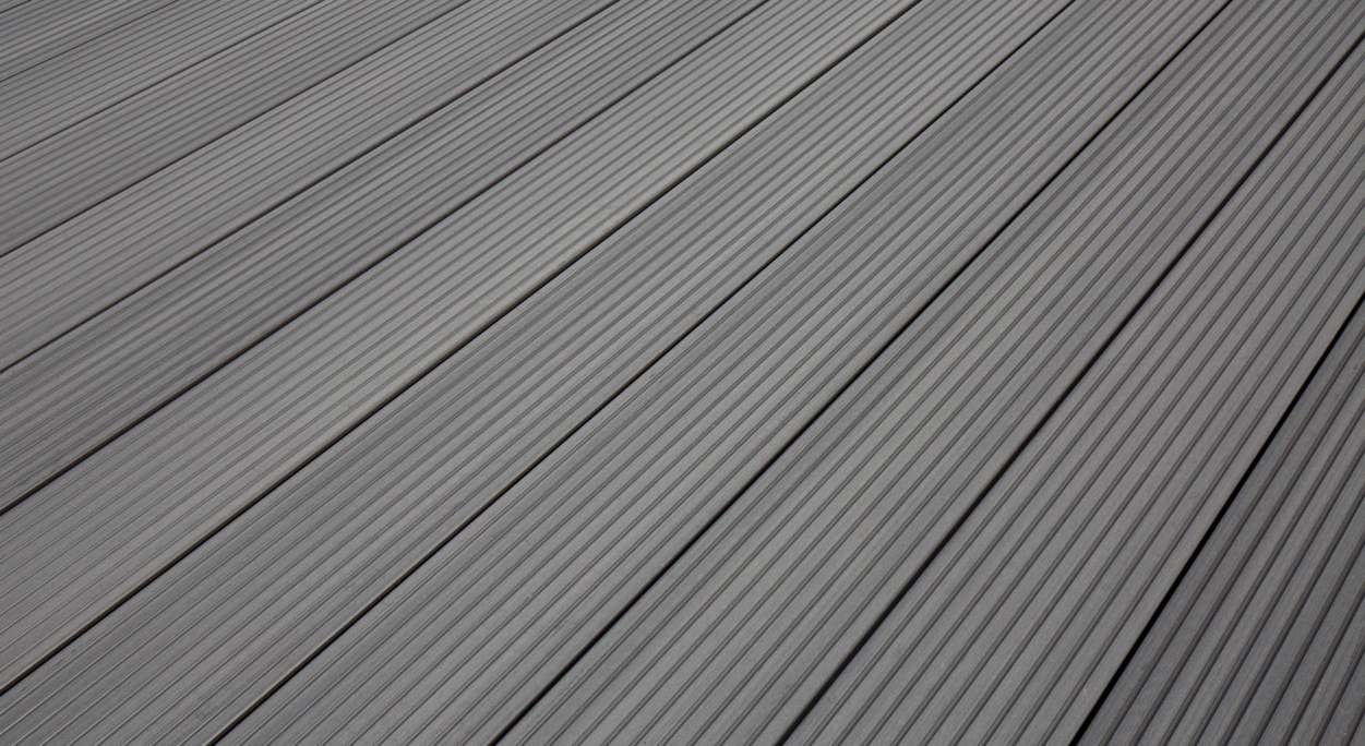 Komplett-Set TitanWood 3m Hohlkammerdiele Rillenstruktur Hellgrau 9.3m² inkl. Alu-UK