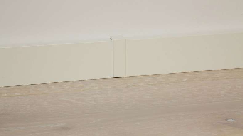 Verbindungsstück selbstklebend für Fußleiste F100202M Modern Weiß 18 x 80 mm (9062322001)