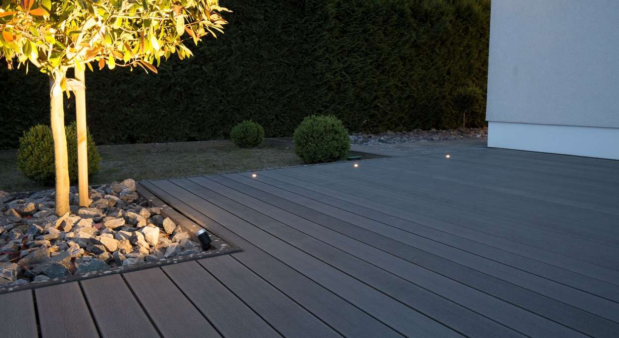 Komplett-Set TitanWood 3m Massivdiele Holzstruktur Hellgrau 42.3m² inkl. Alu-UK