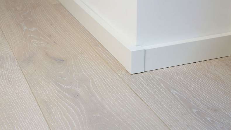Außenecken selbstklebend für Fußleiste F100202M Modern Weiß 18 x 80 mm (9062312001)