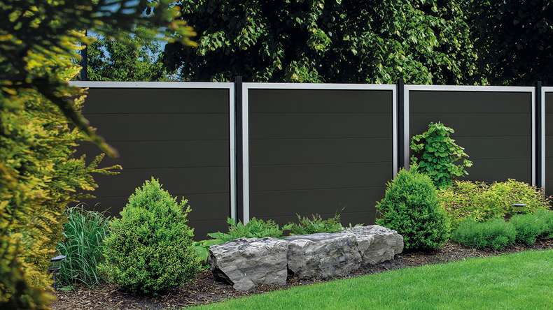 planeo Gardence Guard - BPC-Gartenzaun Quadratisch Anthrazitgrau mit Alu-Rahmen in Silber