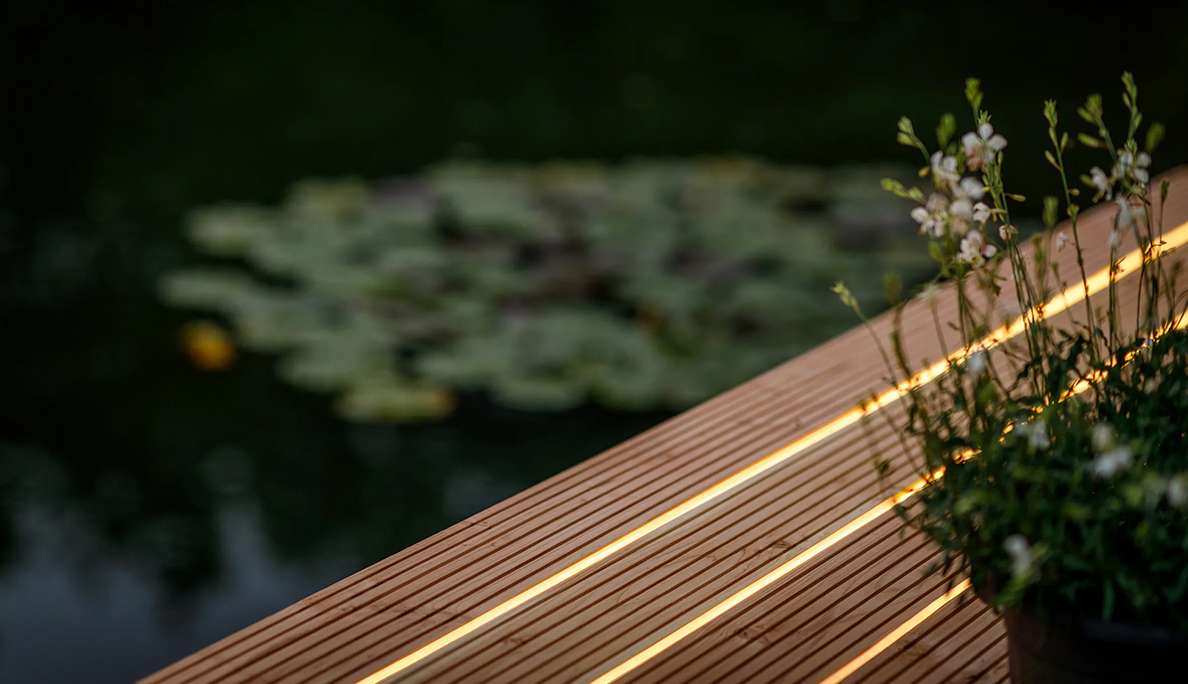 planeo Gartenbeleuchtung 12V - LED-Lampenzubehör LED Streifen 15m auf Rolle - 2.2W 80 Lumen