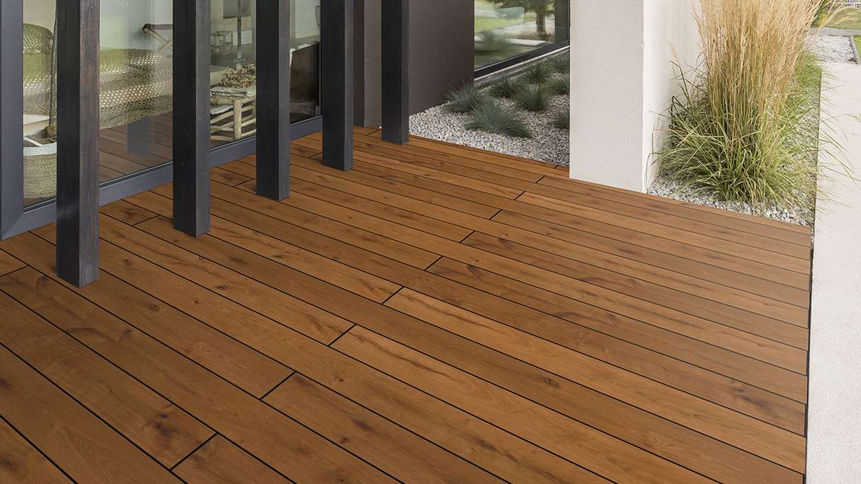 planeo Design Wood - BPC Terrassendiele Massiv breit - Smoked Oak strukturiert