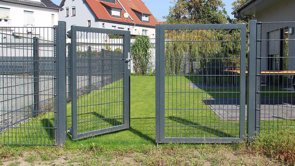 planeo Universaltor schwer 2-flg. Symetrisch Anthrazit H 1800 x B 4000 inkl. Torpfosten
