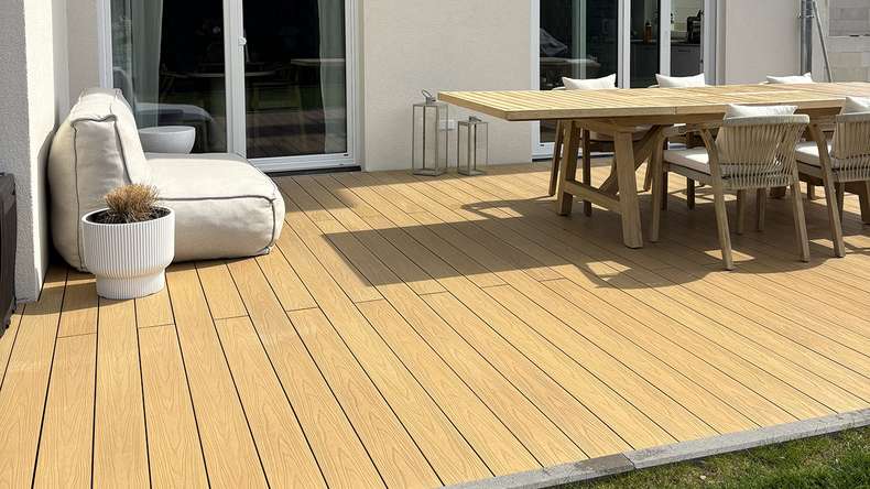 planeo CoEXWood WPC Terrassendiele Massiv ummantelt - Sand/Karamell 4.2m strukturiert