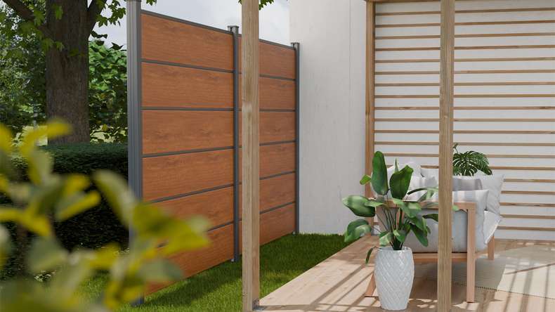 planeo Gardence Simply Premium - PVC-Steckzaun Golden Oak mit Lisenen in Anthrazit 180 x 180 cm