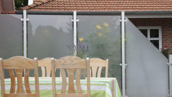 planeo Gardence Flair - Glas-Sichtschutz Hochkant Satiniert 90 x 180 cm