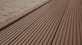 planeo WPC-Winkelleiste dunkelbraun für Terrassendielen - 2.2m